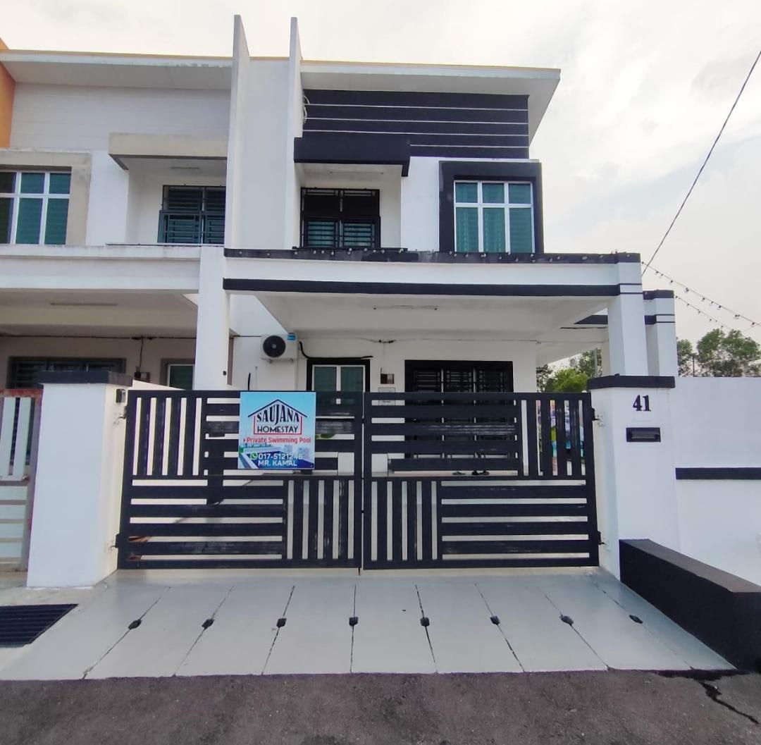 Saujana Perak Holiday home *